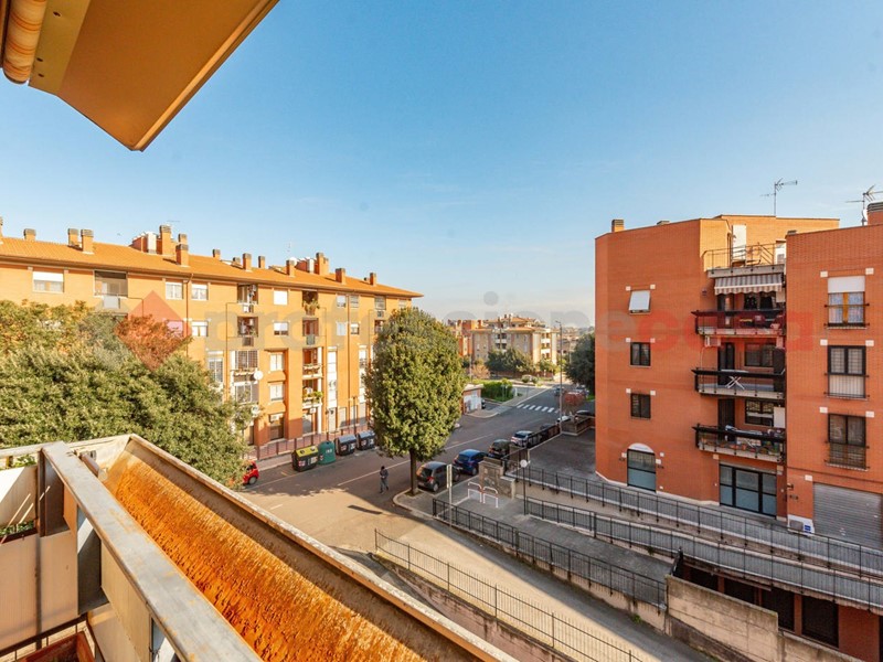 Trilocale in Vendita a Roma, 300'000&euro;, 93 m², con Box