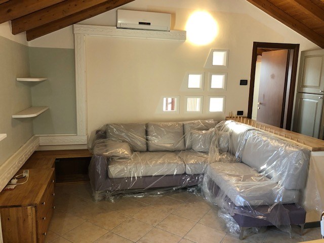 Mansarda in Affitto a Cabiate, 700&euro;, 60 m², arredato