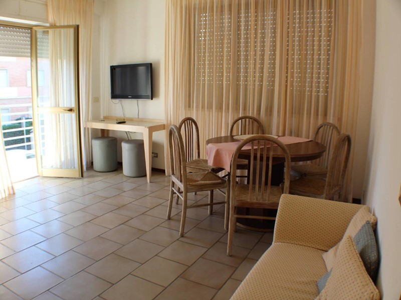 Appartamento in Affitto a Camaiore, zona Lido di Camaiore, 1'200&euro;, 70 m², arredato