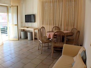 Appartamento in Affitto a Camaiore, zona Lido di Camaiore, 1'200&euro;, 70 m², arredato