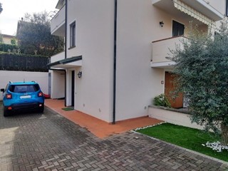 Appartamento in Vendita a Montopoli in Val d'Arno, zona San Romano, 178'000&euro;, 95 m², con Box