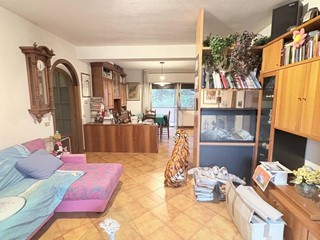Appartamento in Vendita a Lucca, zona Pontetetto, 220'000&euro;, 118 m², con Box