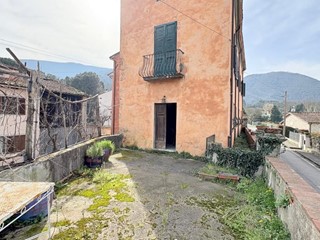 Quadrilocale in Vendita a Lucca, zona Cerasomma, 128'000&euro;, 70 m²