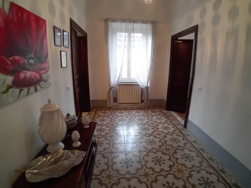 Appartamento in Vendita a Carrara, 209'000&euro;, 193 m²