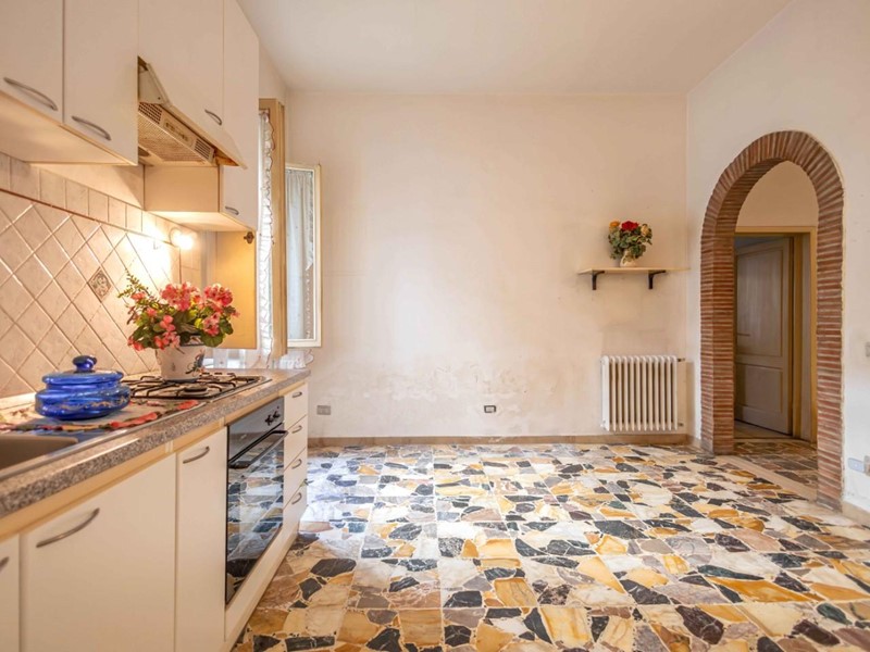 Appartamento in Vendita a Castelfranco di Sotto, 100'000&euro;, 100 m², arredato, con Box