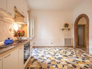 Appartamento in Vendita a Castelfranco di Sotto, 100'000&euro;, 100 m², arredato, con Box