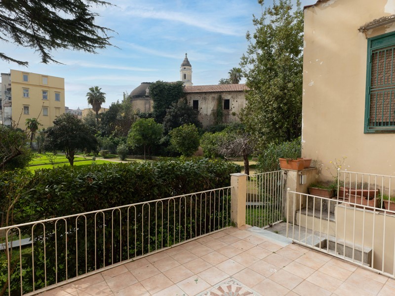 Appartamento in Affitto a Napoli, 2'600&euro;, 155 m²