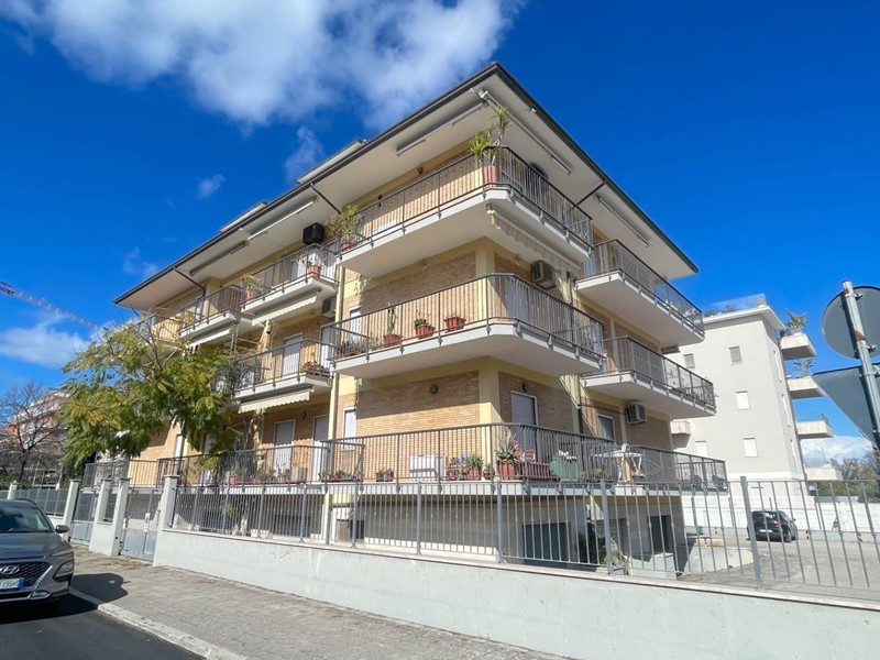 Appartamento in Vendita a San Benedetto del Tronto, 295'000&euro;, 230 m²