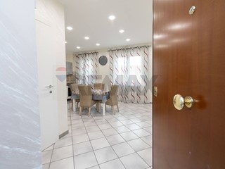 Trilocale in Vendita a Casoria, 118'000&euro;, 70 m²