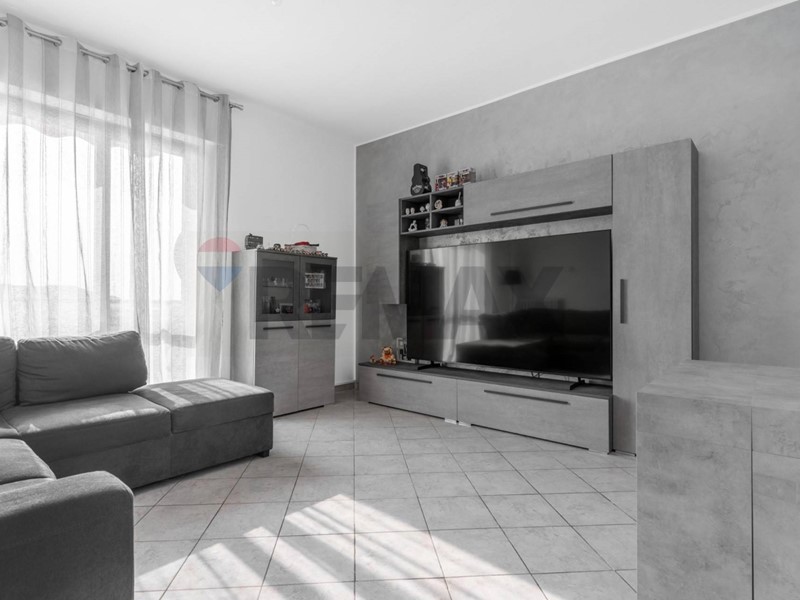 Trilocale in Vendita a Rho, 179'000&euro;, 88 m²