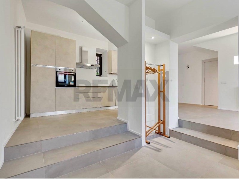 Bilocale in Vendita a Milano, 270'000&euro;, 74 m²