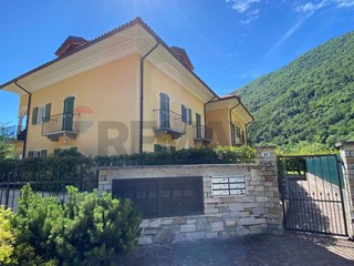 Attico in Vendita a Cannobio, 339'000&euro;, 100 m²