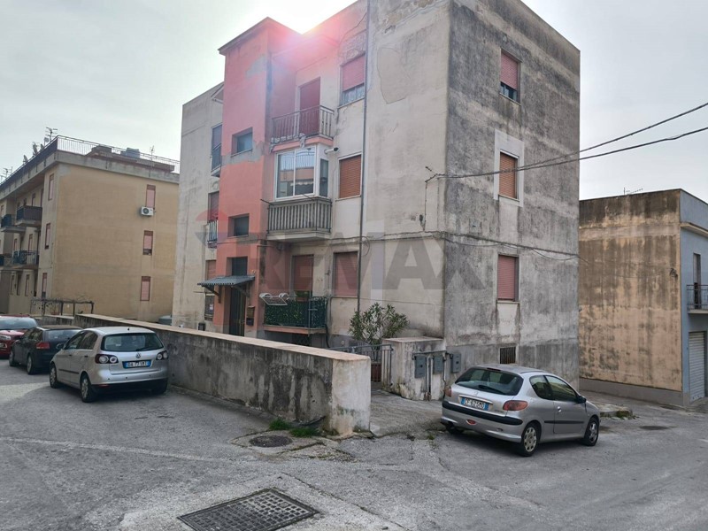 Trilocale in Vendita a Valderice, 45'000&euro;, 67 m²