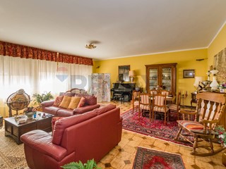 Appartamento in Vendita a Palermo, 180'000&euro;, 194 m²