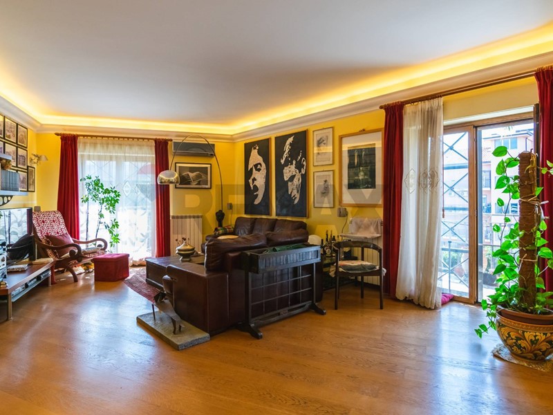 Appartamento in Vendita a Aci Catena, 195'000&euro;, 159 m²