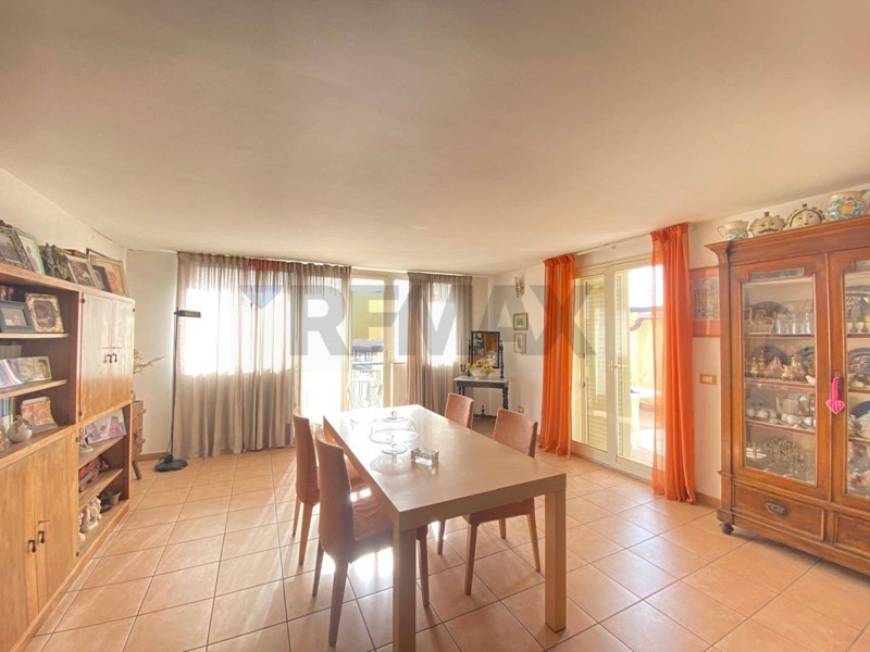 Attico in Vendita a Catania, 60'000&euro;, 108 m²