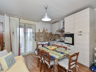 Quadrilocale in Vendita a Aci Catena, 54'000&euro;, 87 m²
