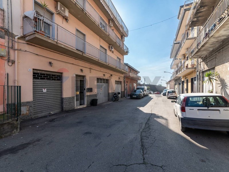 Appartamento in Vendita a Aci Sant'Antonio, 150'000&euro;, 177 m²