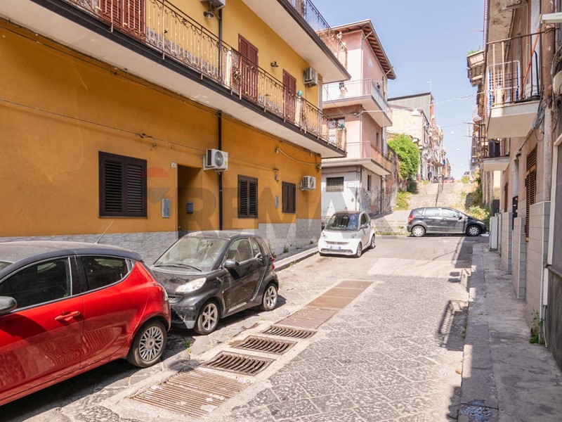 Quadrilocale in Vendita a Catania, 75'000&euro;, 105 m²