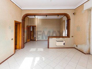 Trilocale in Vendita a Catania, 120'000&euro;, 100 m²
