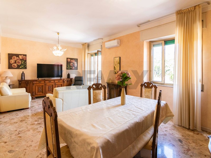 Appartamento in Vendita a Catania, 115'000&euro;, 110 m²