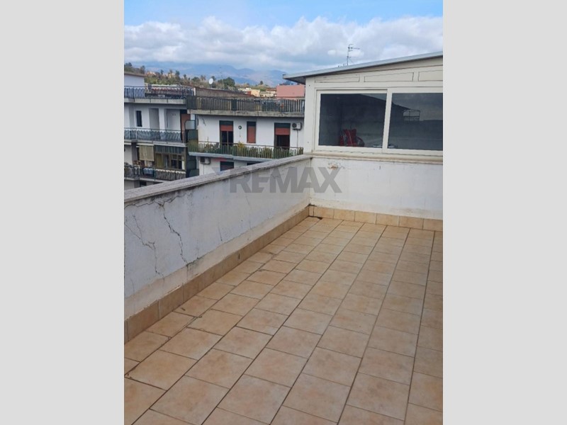 Appartamento in Vendita a Aci Catena, 52'000&euro;, 80 m²
