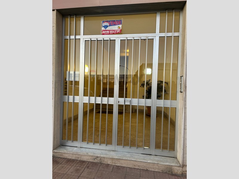 Appartamento in Vendita a Caltanissetta, 68'000&euro;, 134 m²