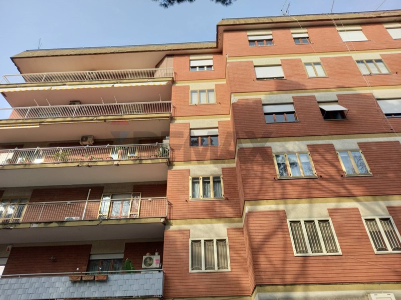 Appartamento in Vendita a Caserta, 360'000&euro;, 160 m²