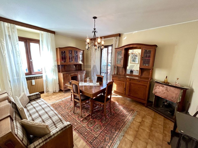 Appartamento in Vendita a Breno, 110'000&euro;, 129 m²