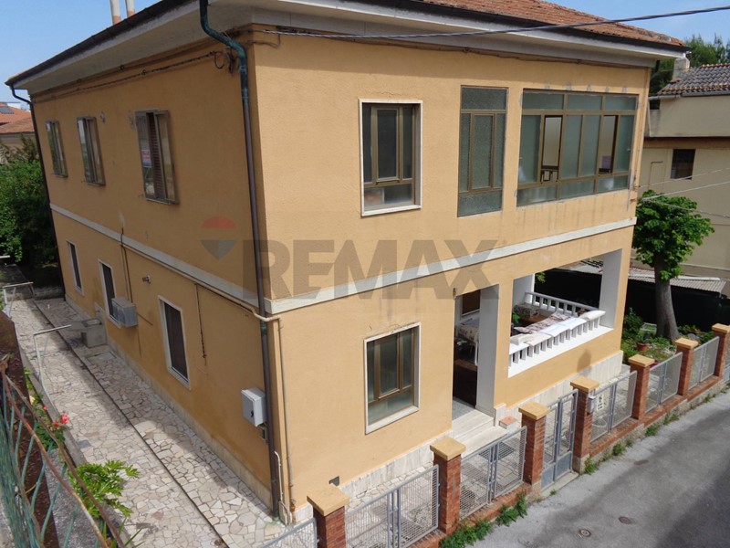 Trilocale in Vendita a Falconara Marittima, 115'000&euro;, 136 m²