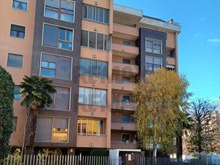 Trilocale in Vendita a Novara, 135'000&euro;, 103 m²