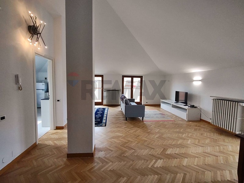 Attico in Affitto a Pavia, 1'500&euro;, 127 m²