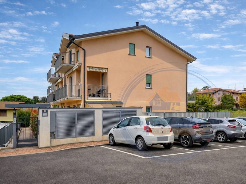 Trilocale in Vendita a Carnago, 209'000&euro;, 142 m²