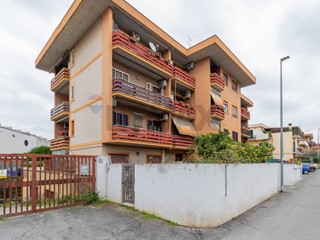 Trilocale in Vendita a Roma, 175'000&euro;, 87 m²