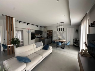 Appartamento in Vendita a Bagheria, 198'000&euro;, 107 m²