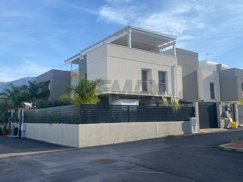 Appartamento in Vendita a Terrasini, 430'000&euro;, 160 m²