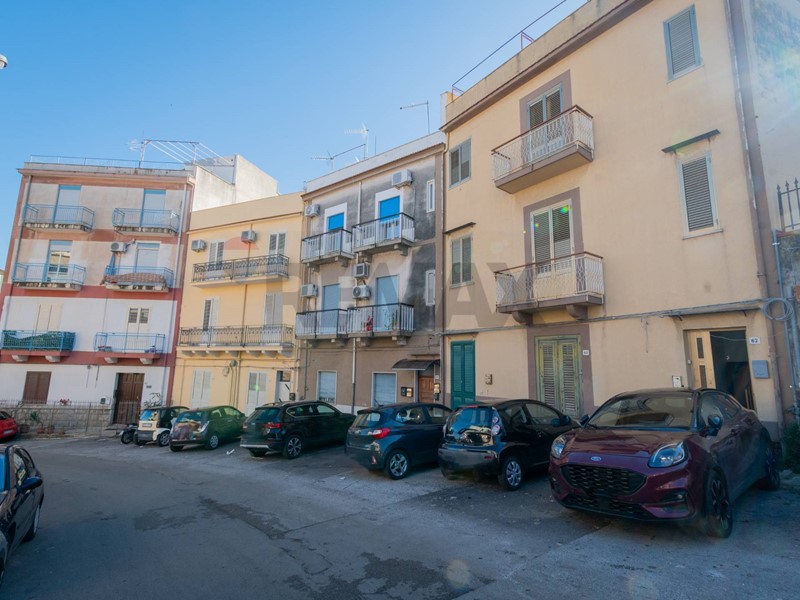 Quadrilocale in Vendita a Palermo, 75'000&euro;, 91 m²