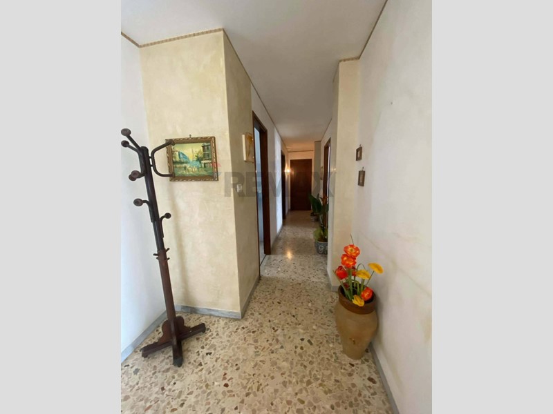 Appartamento in Vendita a Alcamo, 105'000&euro;, 139 m²