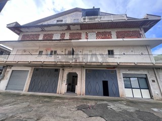 Quadrilocale in Vendita a Marineo, 75'000&euro;, 125 m²