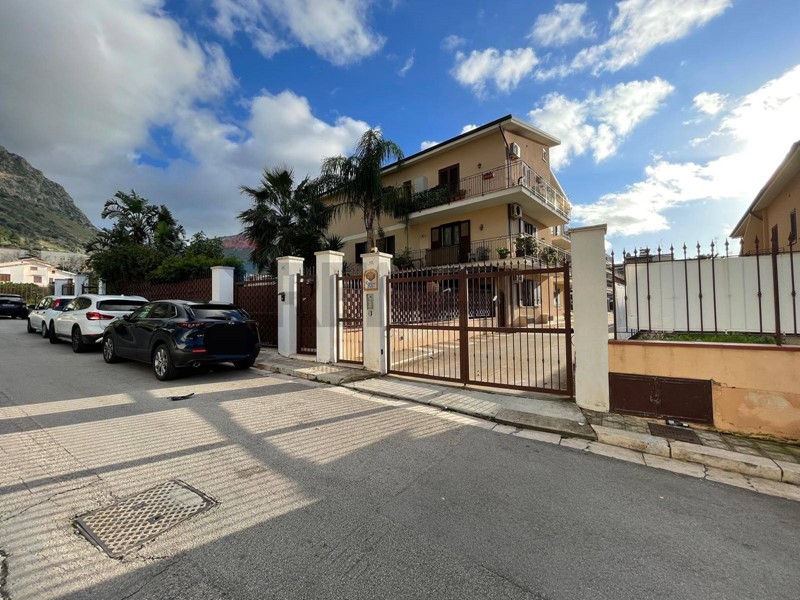 Appartamento in Vendita a Cinisi, 219'000&euro;, 130 m²