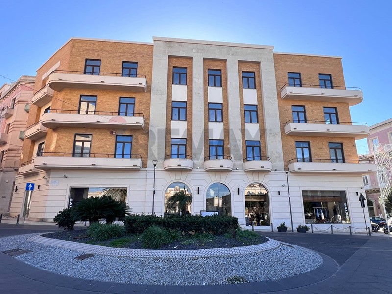 Appartamento in Affitto a Siracusa, 7'500&euro;, 470 m²