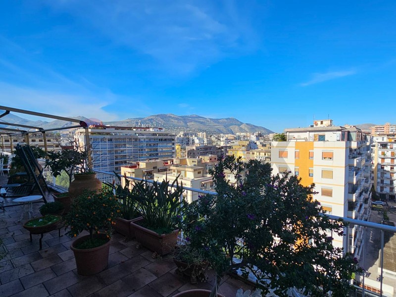 Appartamento in Vendita a Palermo, 550'000&euro;, 227 m²