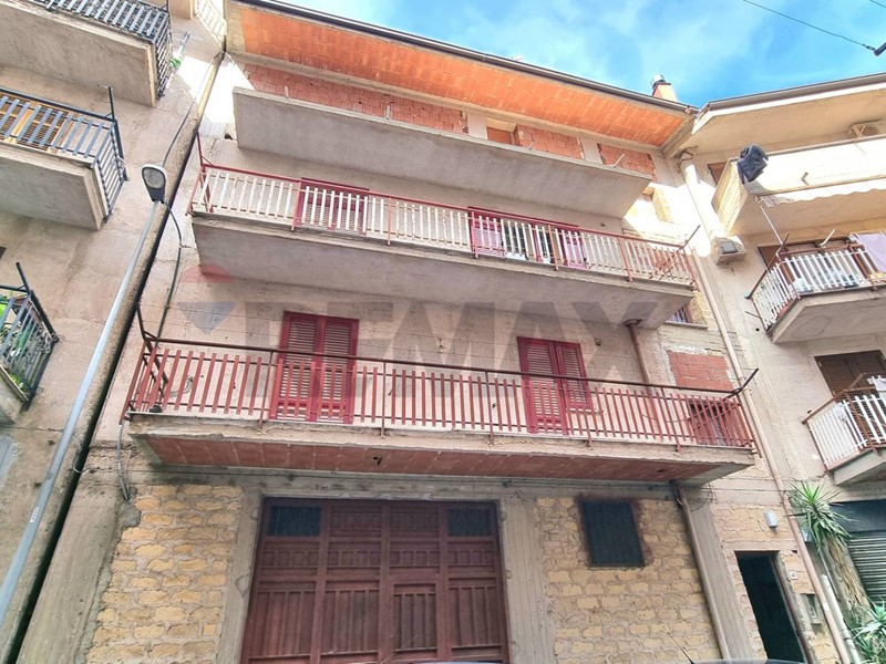 Appartamento in Vendita a Belmonte Mezzagno, 50'000&euro;, 131 m²