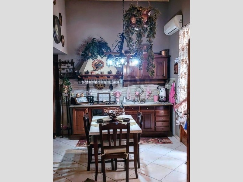 Quadrilocale in Vendita a Bagheria, 95'000&euro;, 103 m²