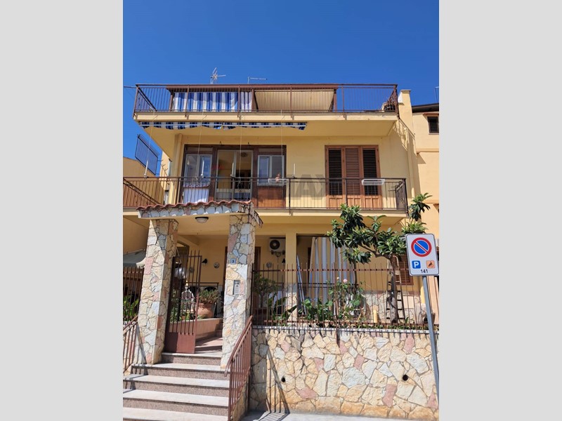 Appartamento in Vendita a Casteldaccia, 115'000&euro;, 138 m²