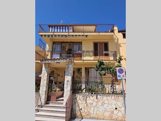 Appartamento in Vendita a Casteldaccia, 115'000&euro;, 138 m²