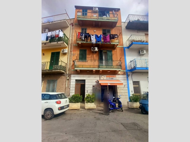 Quadrilocale in Vendita a Palermo, 93'000&euro;, 91 m²
