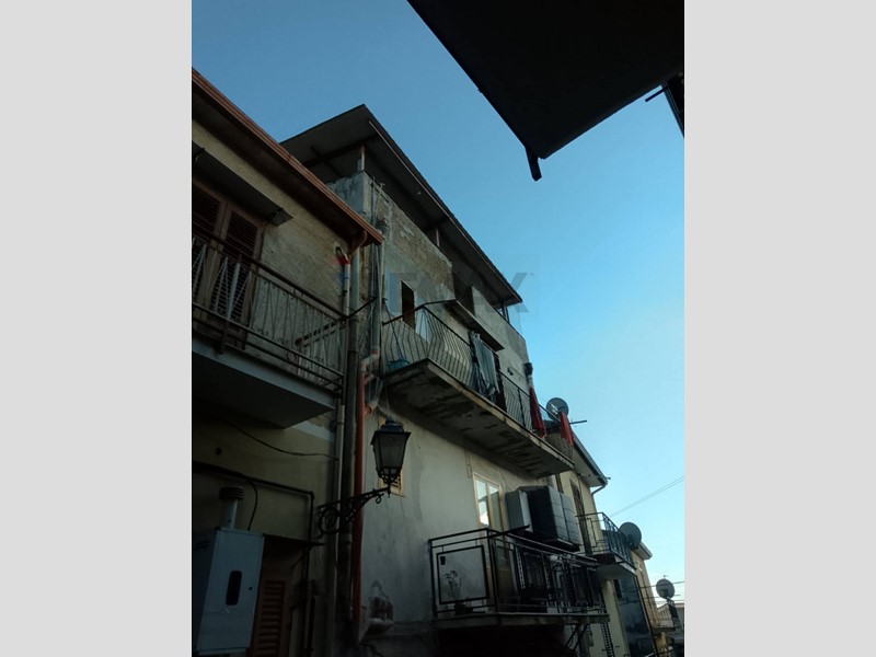 Appartamento in Vendita a Piana degli Albanesi, 55'000&euro;, 210 m²