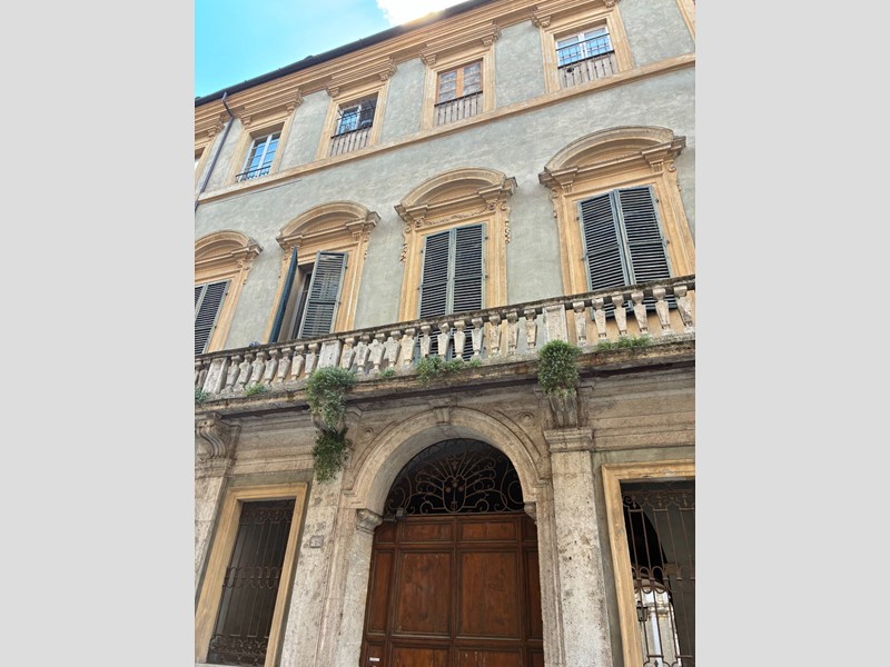 Quadrilocale in Vendita a Siena, 490'000&euro;, 182 m²