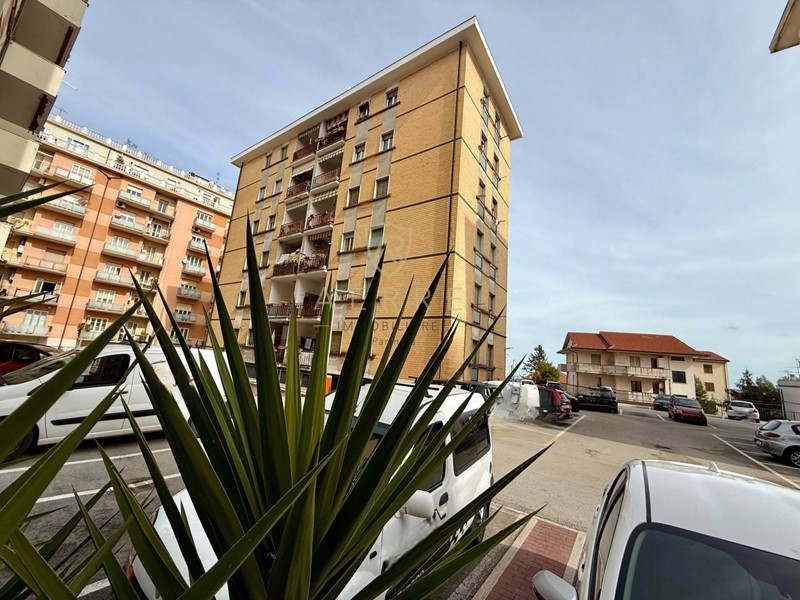 Quadrilocale in Vendita a Chieti, 82'000&euro;, 104 m²